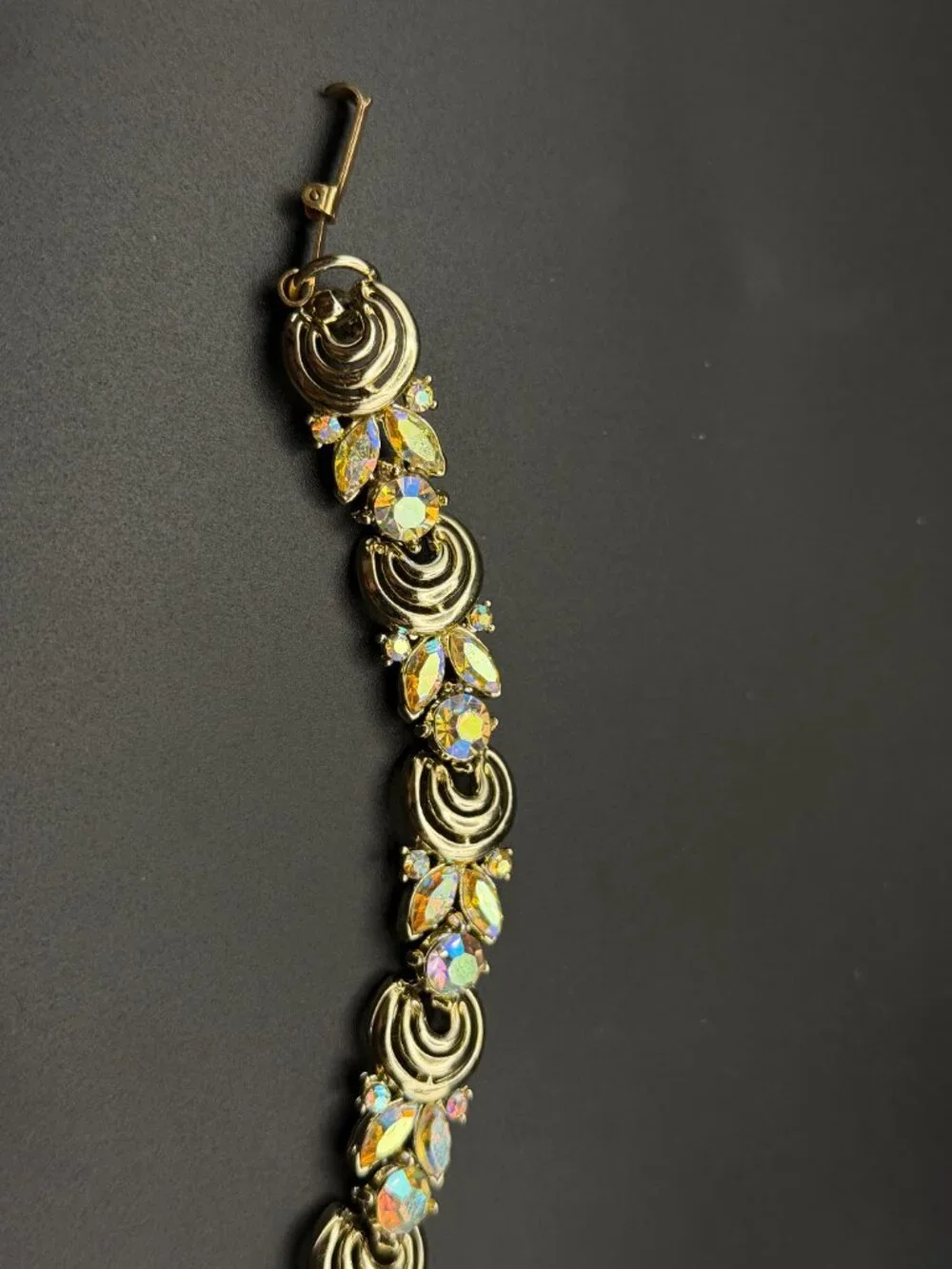 Vintage Gold Tone Aurora Borealis Rhinestone Necklace, Earrings & Bracelet Parue